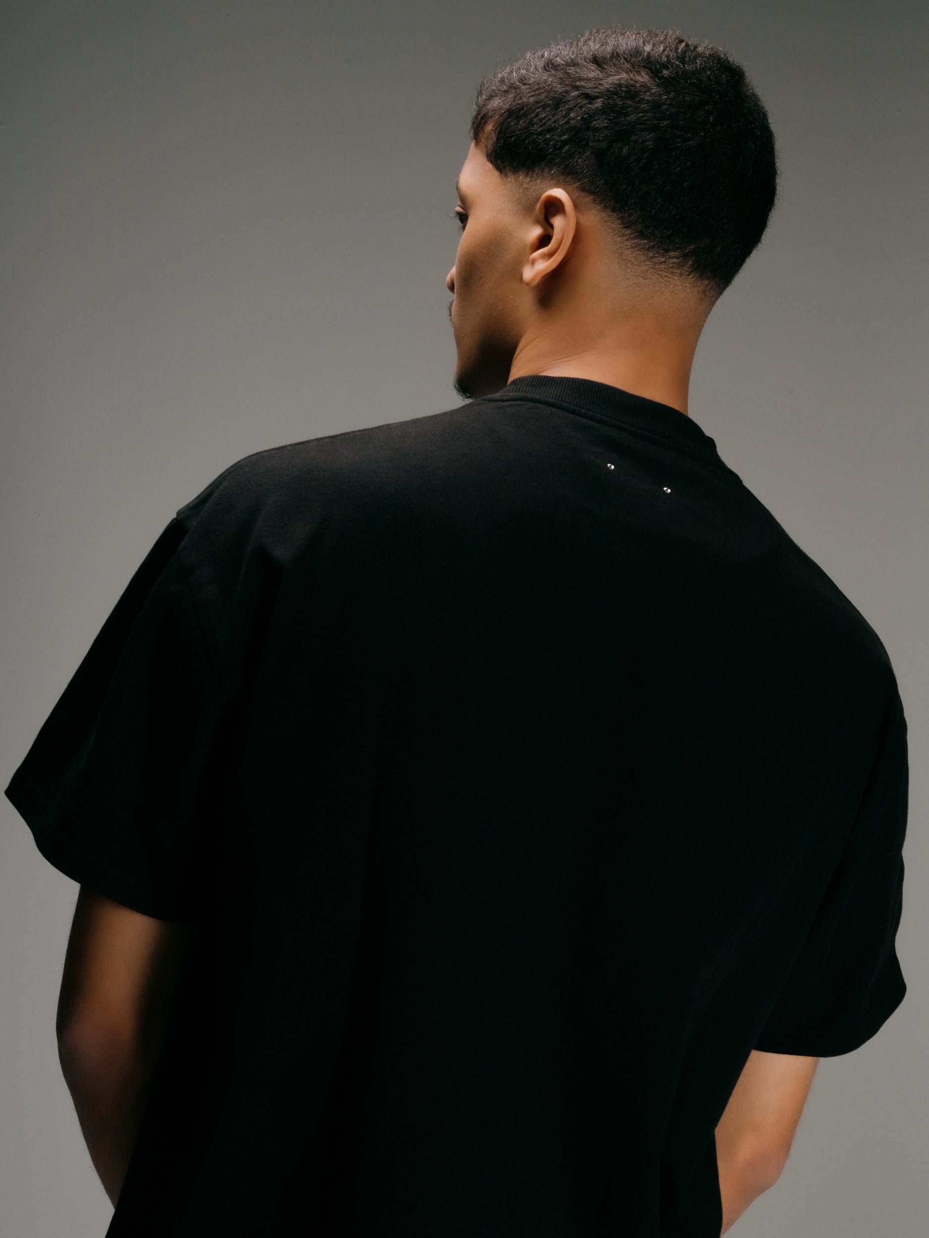 BLACK LOGO TEE